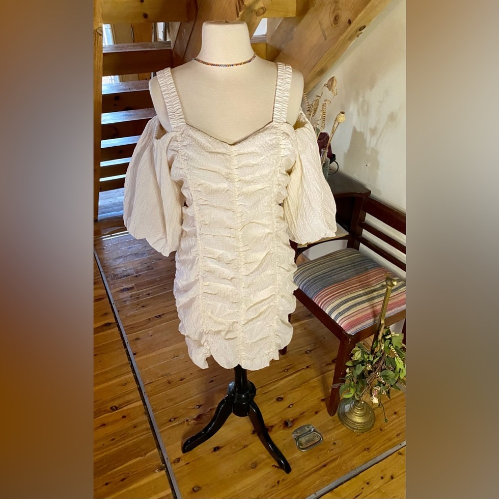 🔥H & M ruched viscose cold shoulder dress🔥  NWOT